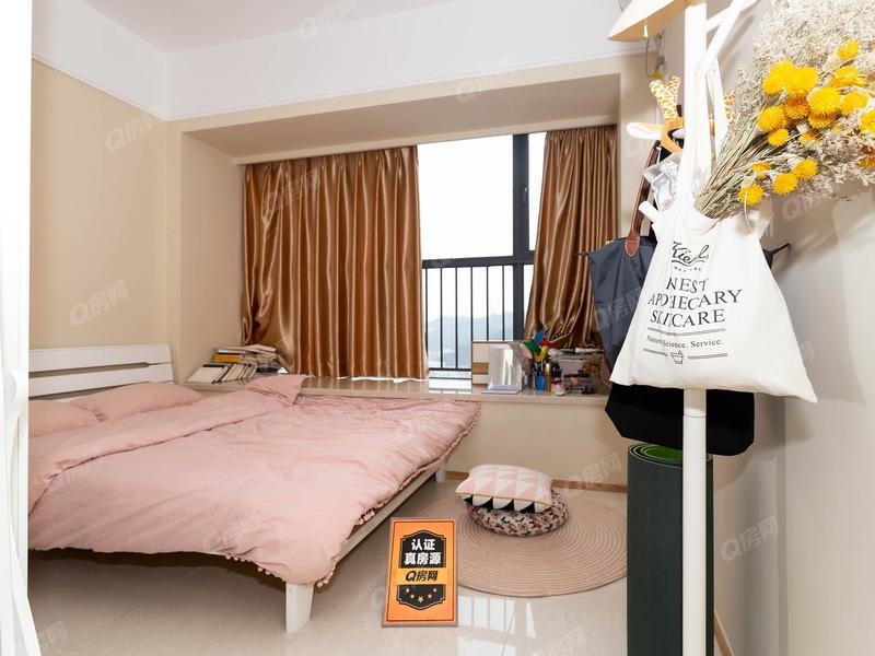 荣德雨馨公寓 红本在手 横岗站次新房 首付80万买一房精装修。