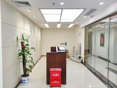 华融大厦 电梯口 4个办公室 开放区域容纳40人